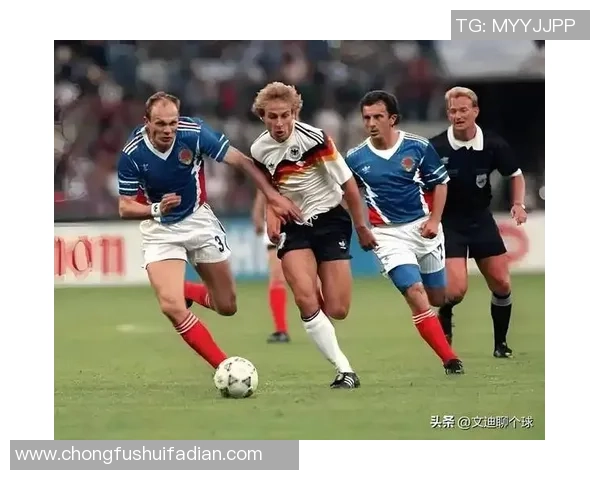 三位传奇足球明星的辉煌历程与影响力解析