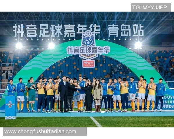 足球明星跨界挑战在舞台上展现球技与魅力的精彩瞬间 足球明星跨界挑战在舞台上展现球技与魅力的精彩瞬间